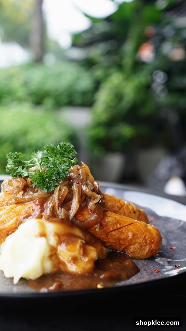 Sausages with Mashed Potatoes and Gravy