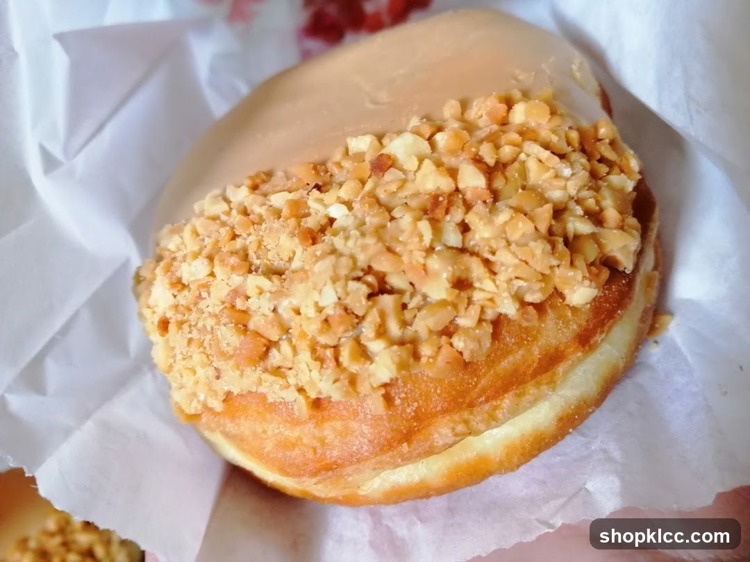 Nut-topped Pastry