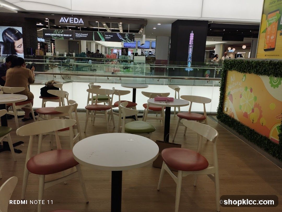 Juice Bar Seating Area