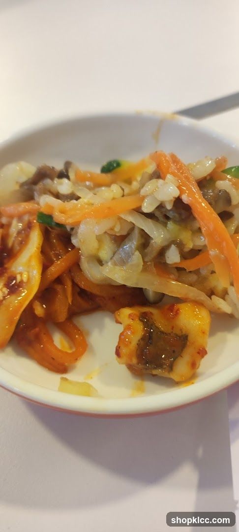 Spicy Rice Bowl with Vegetables and Meat