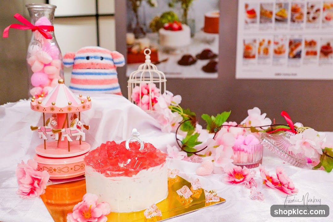 Dessert Display with Carousel and Ring Topper