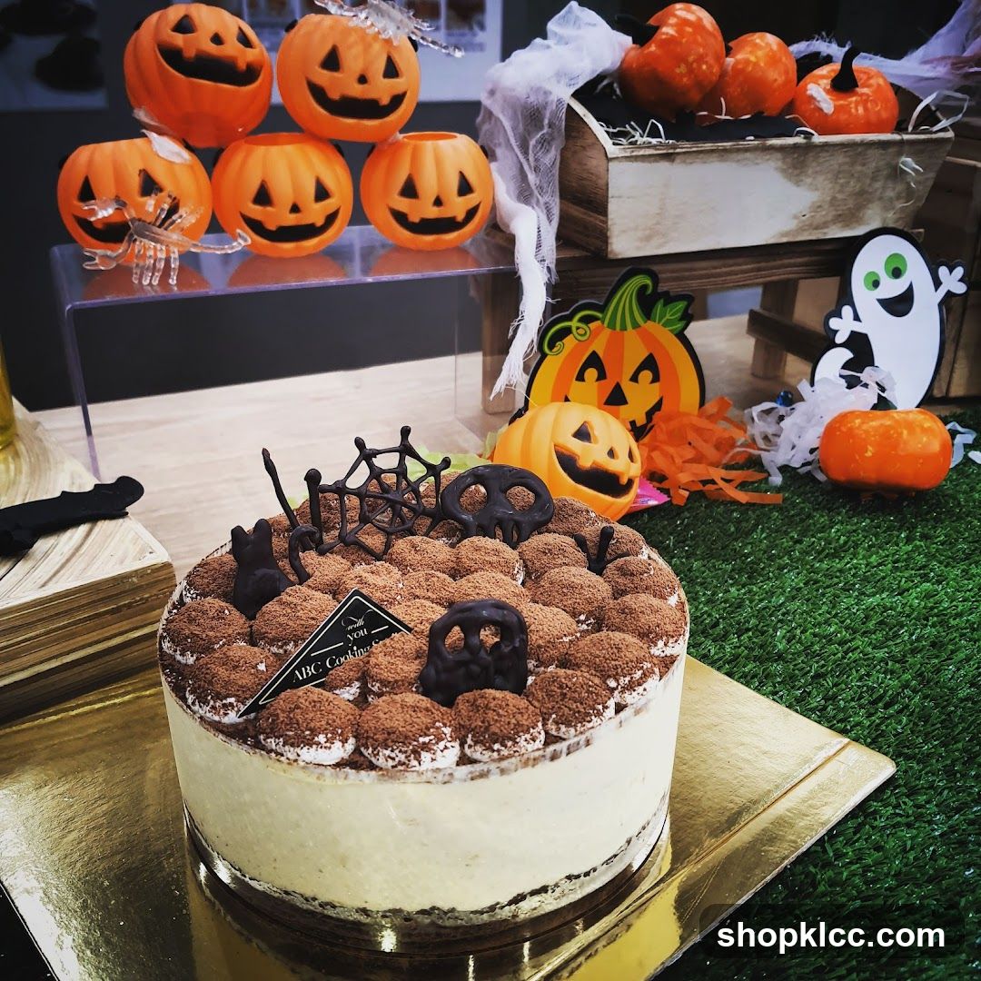 Halloween Cake Display