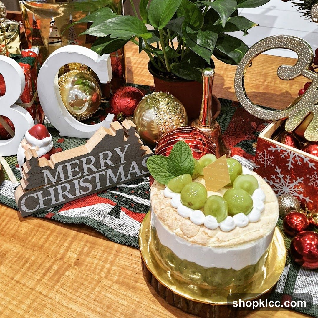 Christmas Cake Decoration