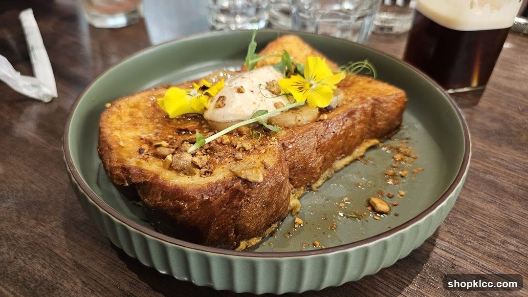 French Toast with Toppings