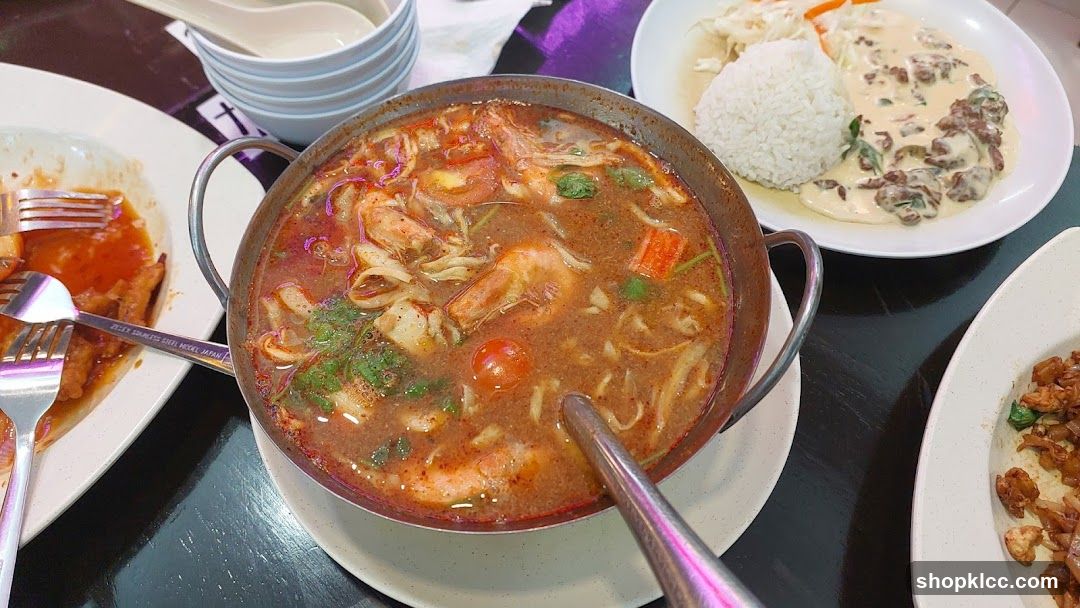 Rak Thai