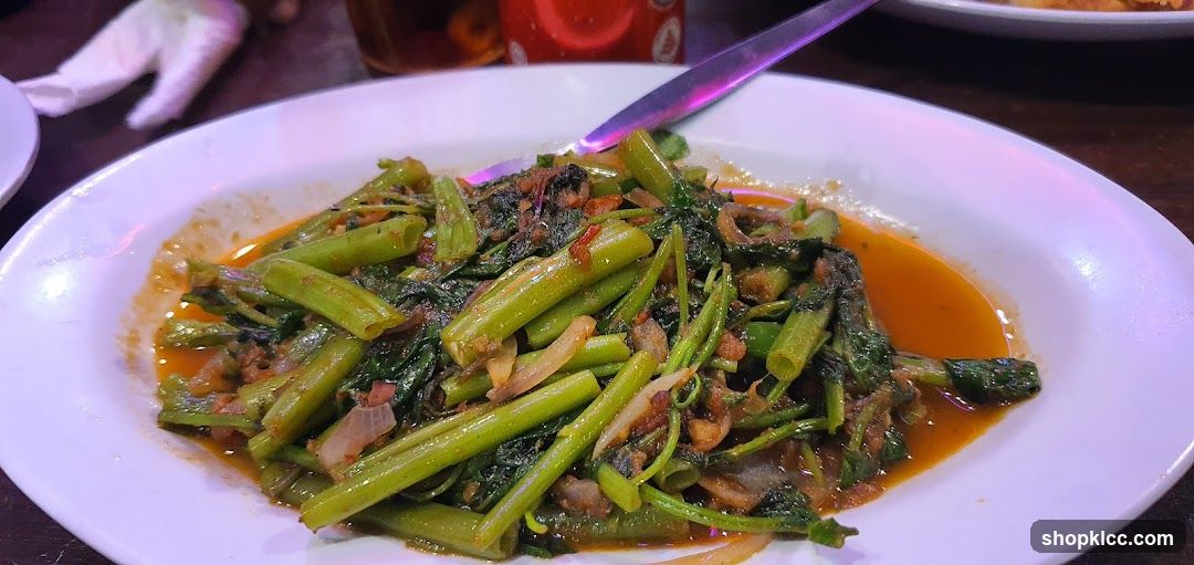 Stir-fried Water Spinach with Garlic