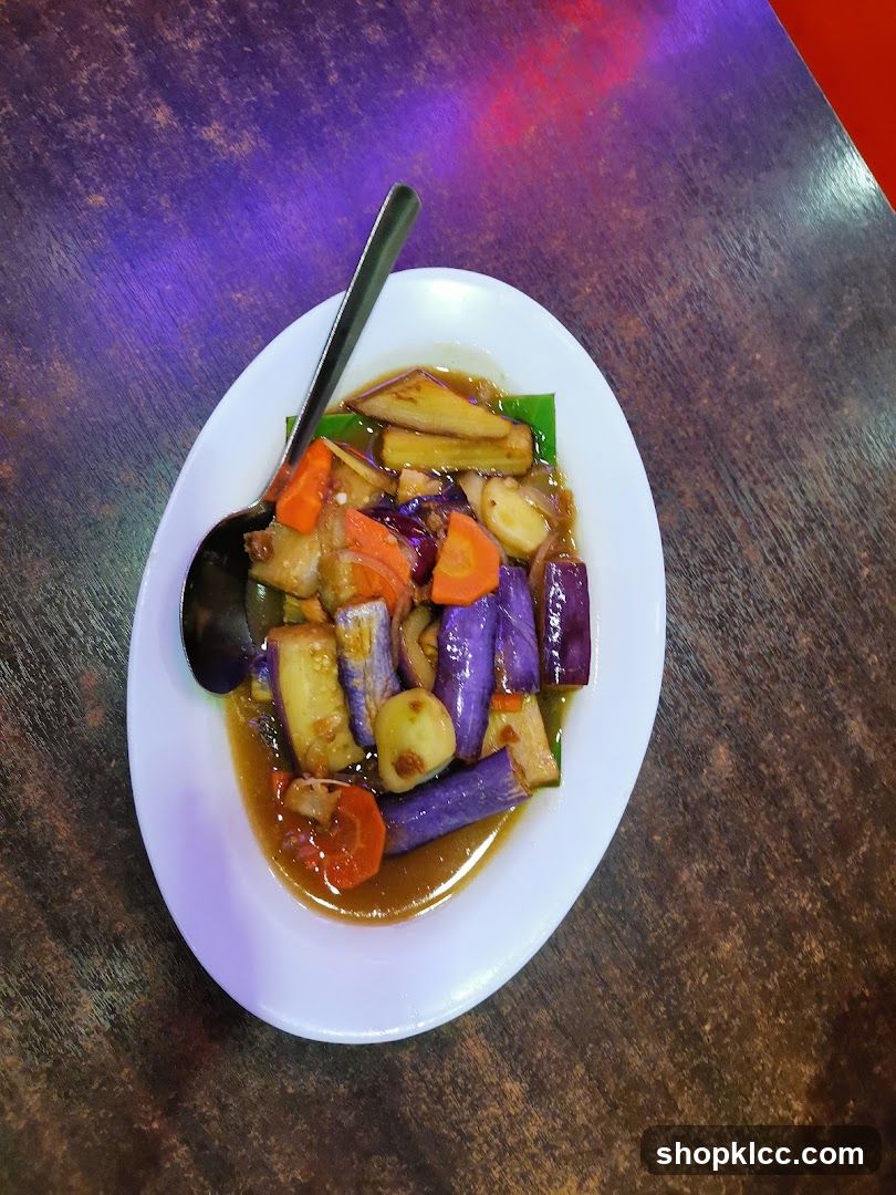 Stir-fried Eggplant with Carrots and Garlic