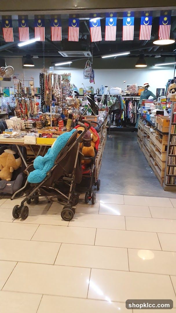 Indoor market with Malaysian flags