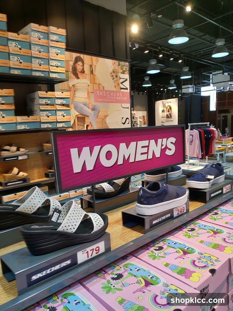 Skechers Women's Shoe Display