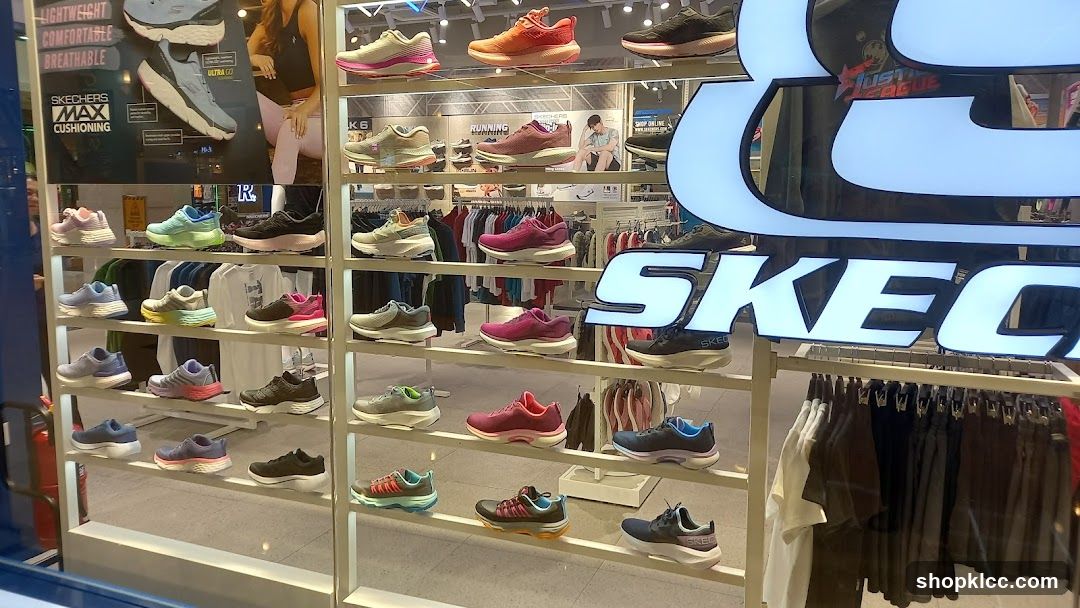 Skechers Storefront Display