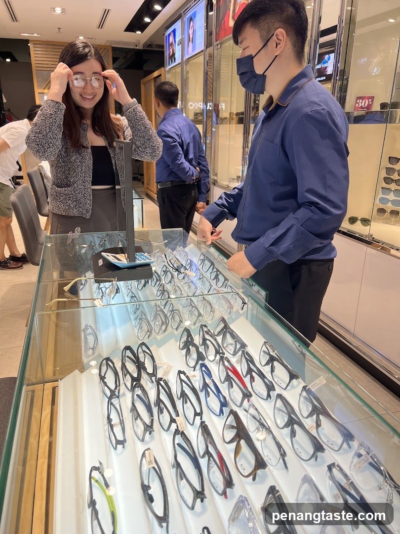 Eyewear Store Display