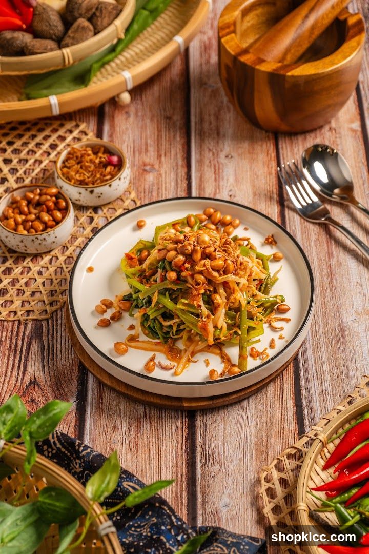 Vegetable Salad with Peanuts