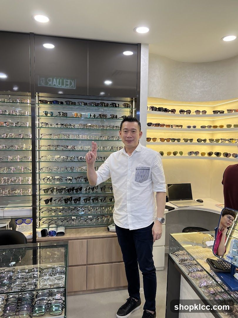 Optician's Store