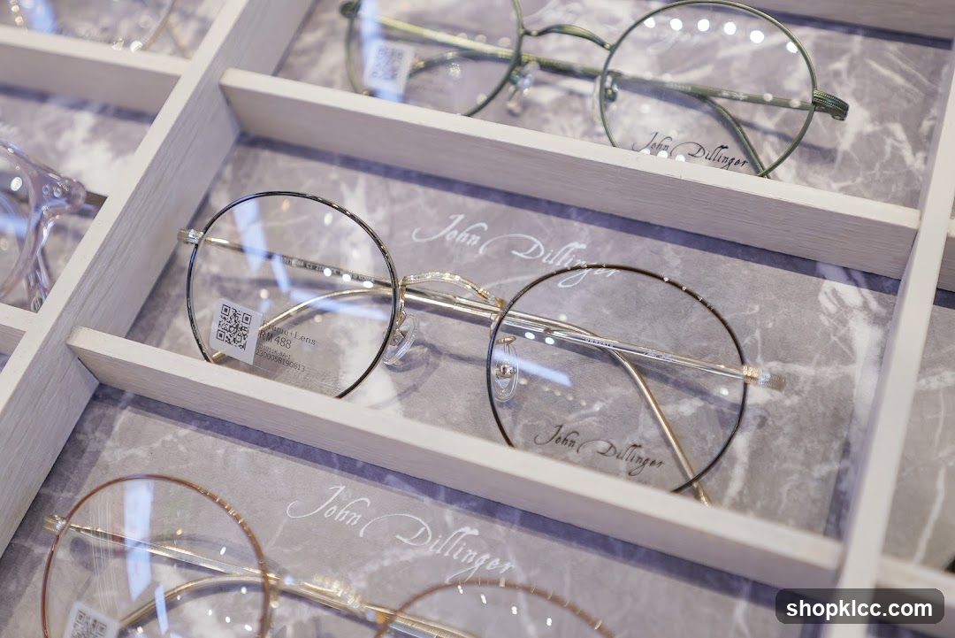 Eyeglasses Display