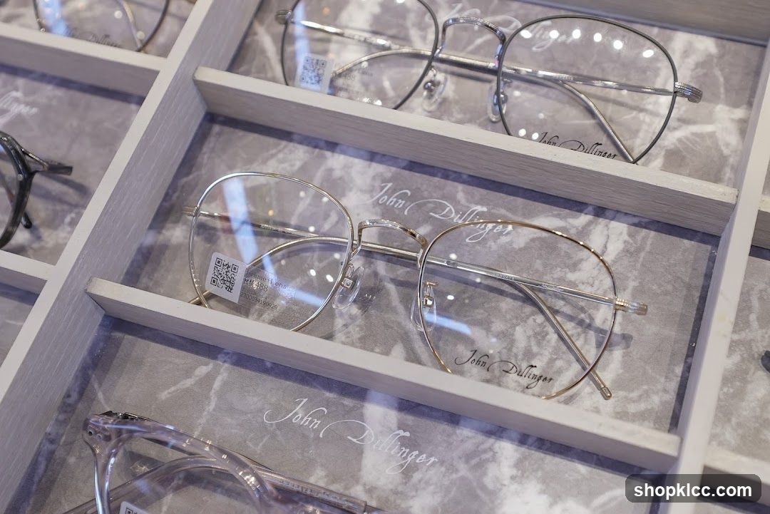 Eyeglasses Display
