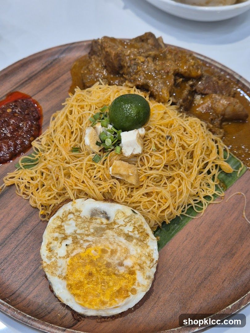 Noodles with Meat and Egg