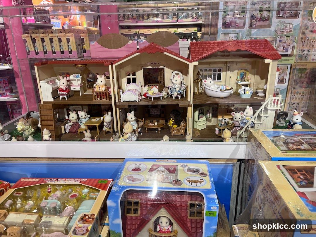 Diorama of a dollhouse with furniture and figures